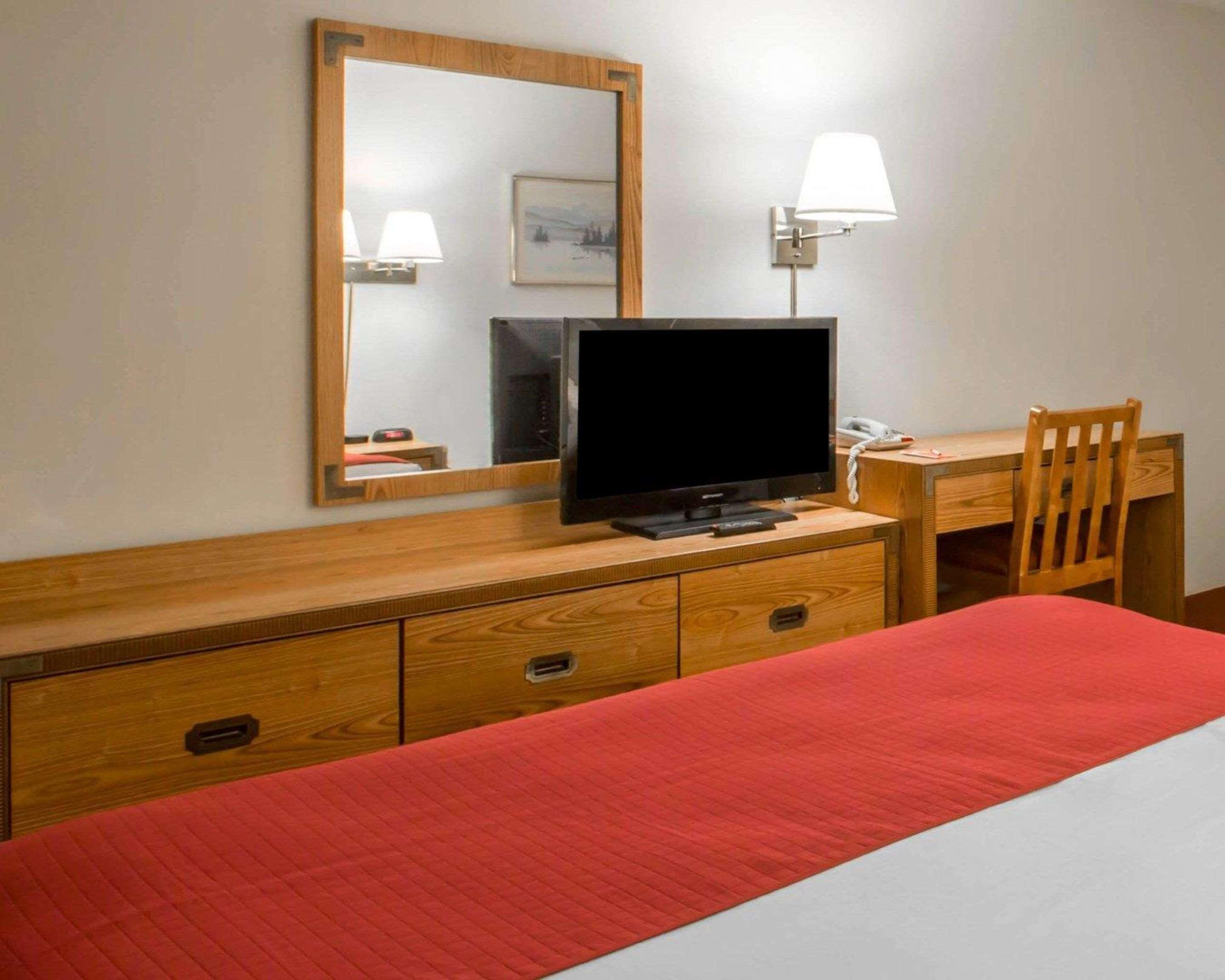 Rodeway Inn Lake Placid Bagian luar foto