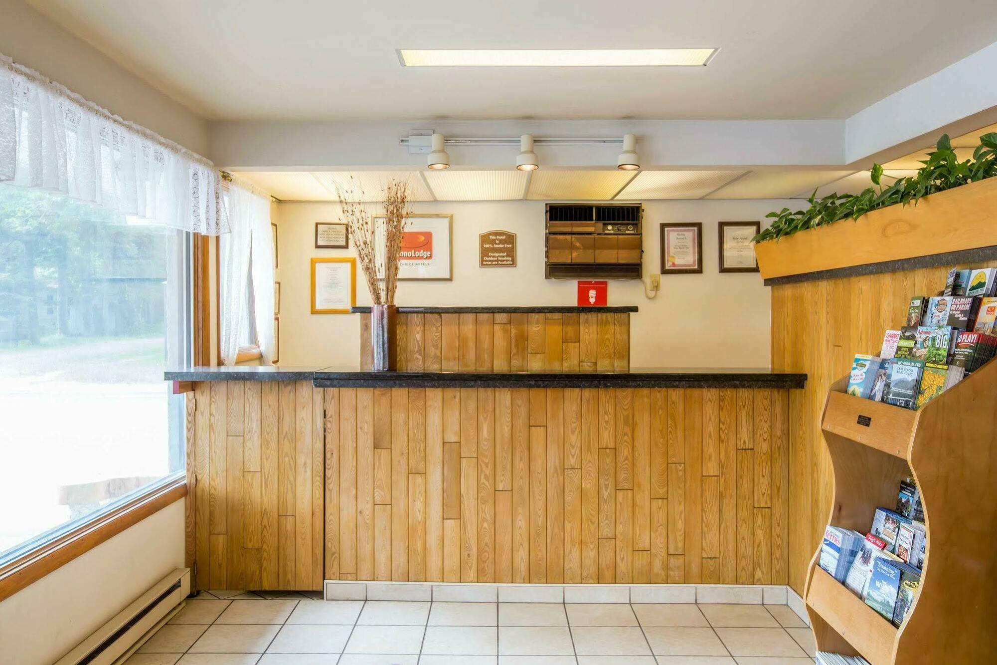 Rodeway Inn Lake Placid Bagian luar foto